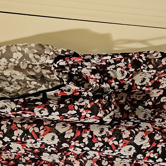 Lane Bryant NWT Black and pink floral blouse size 18/20 - Picture 5 of 10